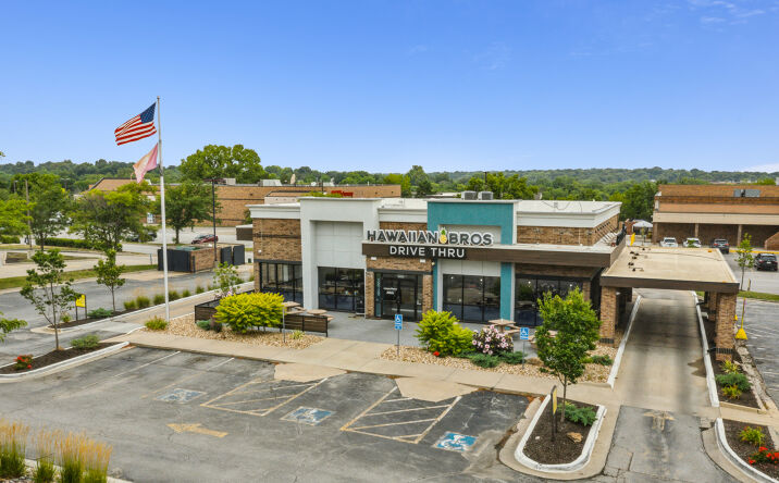 Pictures of Retail property located at 12120 College Blvd, Overland Park, KS 66210 for sales - image #1