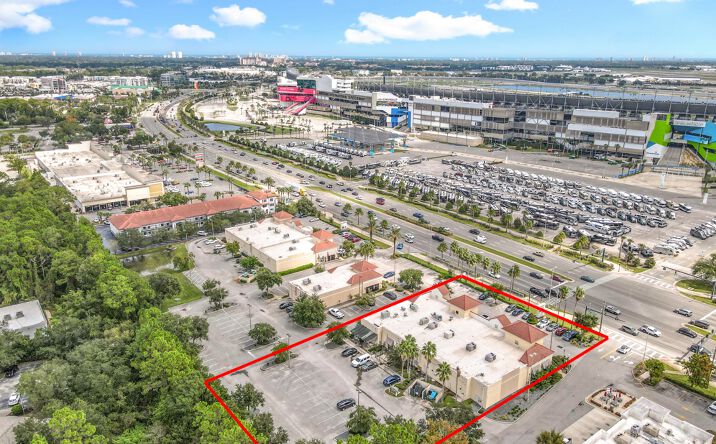 Pictures of Retail property located at 2298 W International Speedway Blvd, Daytona Beach, FL 32114 for sales - image #1