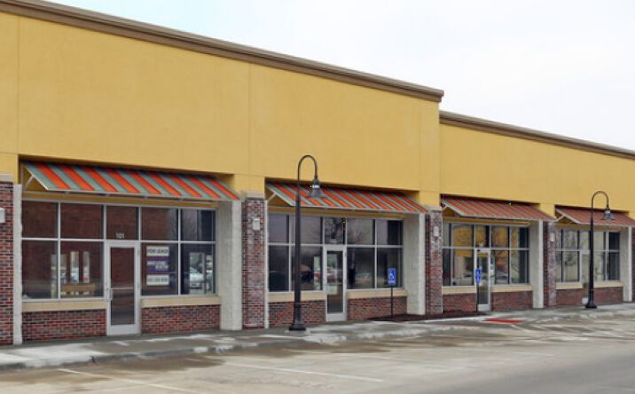 Pictures of Retail property located at 18039 R Plaza, Omaha, NE 68130 for comps - image #1