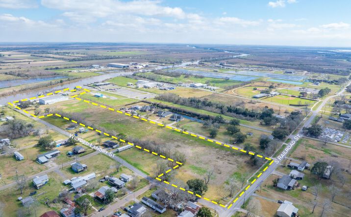 Pictures of Industrial property located at 605 Wilfred Landry St, Delcambre, LA 70528 for sales - image #1