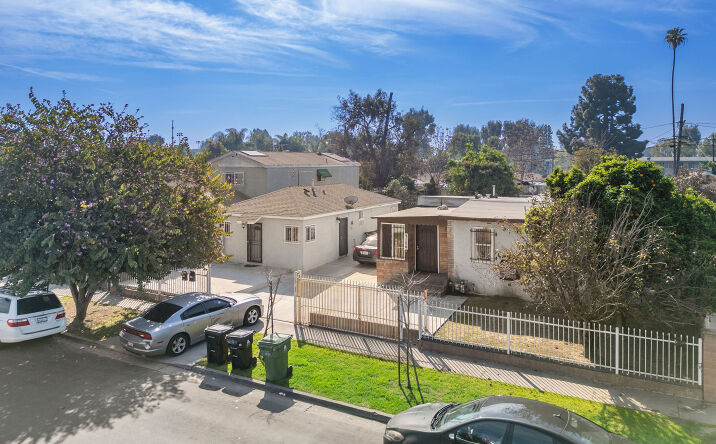 Pictures of Multifamily property located at 2104 E 113th St, Los Angeles, CA 90059 for sales - image #1