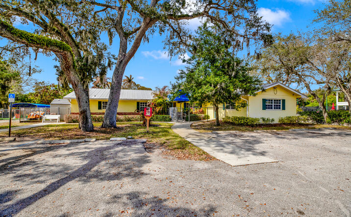 Pictures of Retail, Special Purpose property located at 1285 6th Ave, Vero Beach, FL 32960 for sales - image #1
