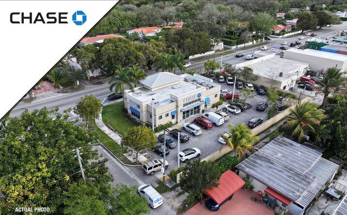 Pictures of Retail property located at 2000 SW 57th Ave, Miami, FL 33155 for sales - image #1