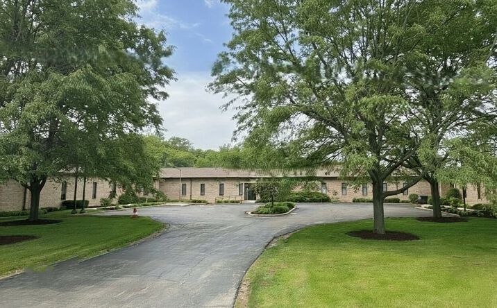 Pictures of Office property located at 850 W Bartlett Rd, Bartlett, IL 60103 for sales - image #1