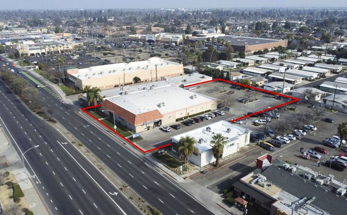 Pictures of Retail property located at 2240 S Mooney Blvd, Visalia, CA 93277 for sales - image #1