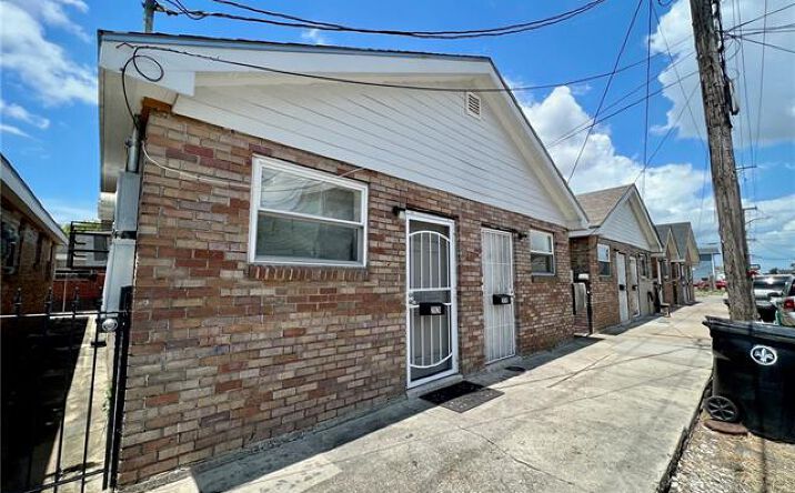 Pictures of Multifamily property located at 2831 Pauger St, New Orleans, LA 70119 for sales - image #1