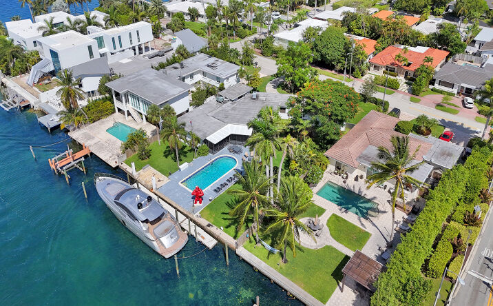 Pictures of Land property located at 1020 S Shore Dr, Miami Beach, FL 33141 for sales - image #1