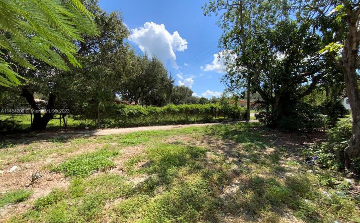 Pictures of Land property located at 2451 NW 167th St, Miami Gardens, FL 33056 for sales - image #1