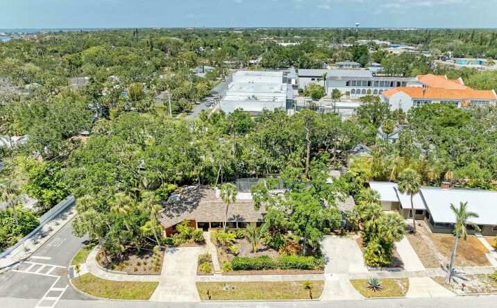 Pictures of Multifamily property located at 941 Virginia Dr, Sarasota, FL 34234 for sales - image #1