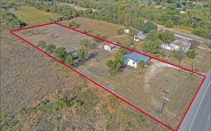 Pictures of Land property located at 1607 E 4th St, Taylor, TX 76574 for sales - image #1