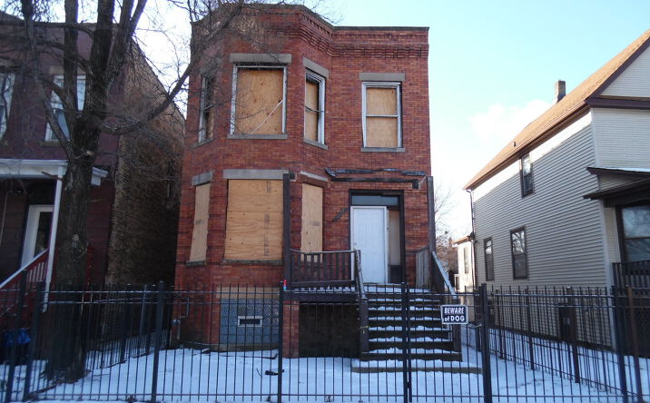 Pictures of Multifamily property located at 5027 W Huron Street, Chicago, IL 60644 for sales - image #1