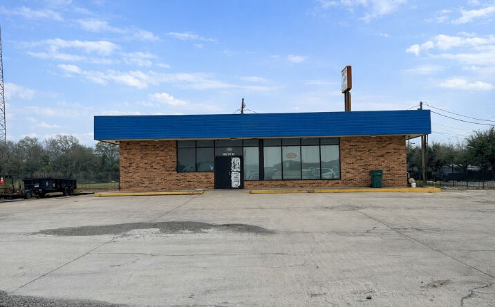 Pictures of Retail property located at 46 IH-10, Beaumont, TX 77702 for sales - image #1