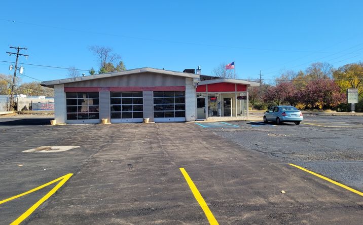 Pictures of Retail property located at 22412 Middlebelt Rd, Farmington Hills, MI 48336 for sales - image #1