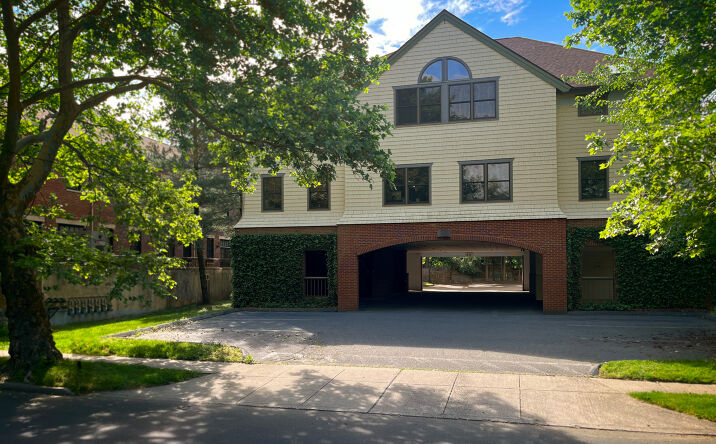 Pictures of Office property located at 135 Rennell Dr, Fairfield, CT 06890 for sales - image #1