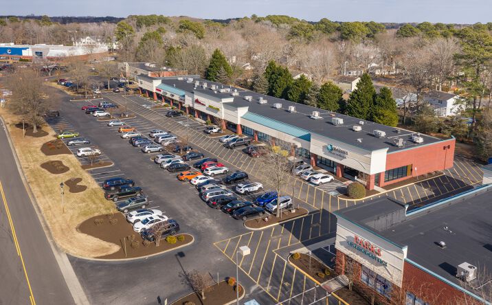 Pictures of Retail property located at 209 Village Ave, Yorktown, VA 23693 for sales - image #1