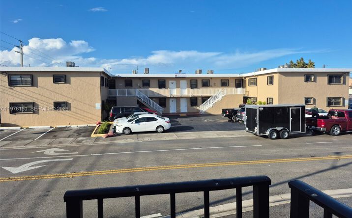 Pictures of Multifamily property located at 1185 W 27th St, Hialeah, FL 33010 for sales - image #1