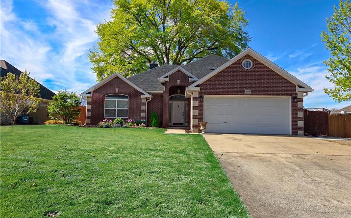Pictures of Multifamily property located at 407 Old Forge Dr, Bentonville, AR 72712 for sales - image #1