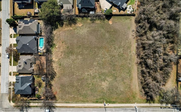 Pictures of Land property located at 2400 W Sublett Rd, Arlington, TX 76017 for sales - image #1