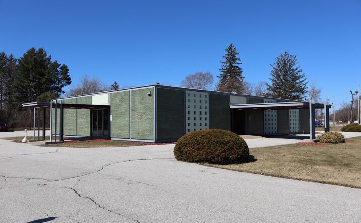 Pictures of Office, Retail, Special Purpose property located at 5700 Dixie Hwy, Saginaw, MI 48601 for sales - image #1
