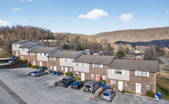 Pictures of Multifamily property located at 435 Hillside Dr, Harriman, TN 37748 for sales - image #1