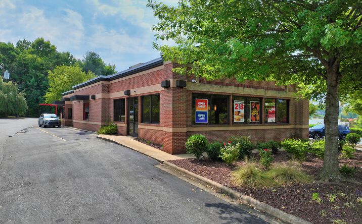Pictures of Retail property located at 3710 Battleground Ave, Greensboro, NC 27410 for sales - image #1