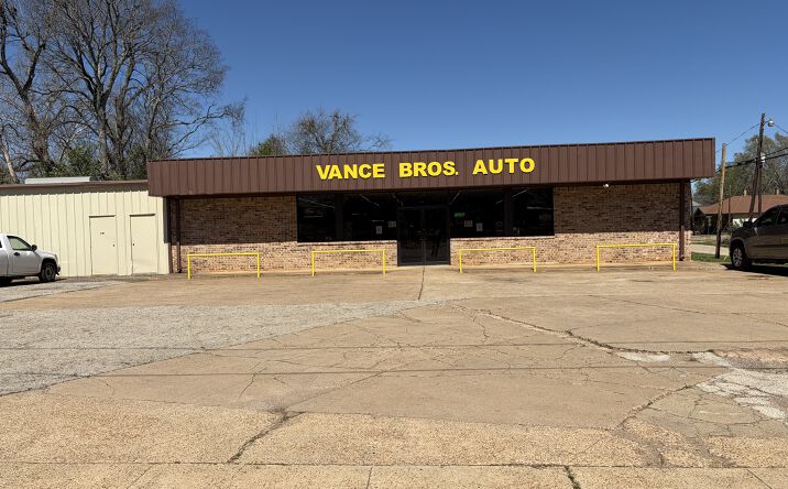 Pictures of Retail property located at 601 W Lacy St, Palestine, TX 75801 for sales - image #1