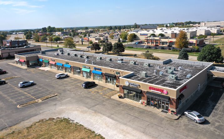 Pictures of Office, Retail property located at 7700 North Grand Prairie Drive, Peoria, IL 61615 for sales - image #1