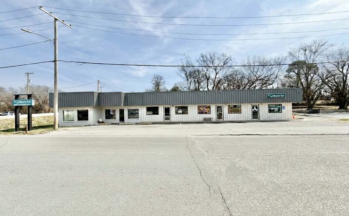 Pictures of Land, Mixed Use, Office, Retail property located at 305 S Center St, Grove, OK 74344 for sales - image #1