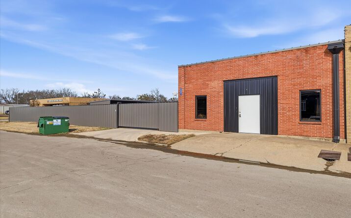 Pictures of Industrial, Office property located at 230 W North Commerce St, Wills Point, TX 75169 for sales - image #1
