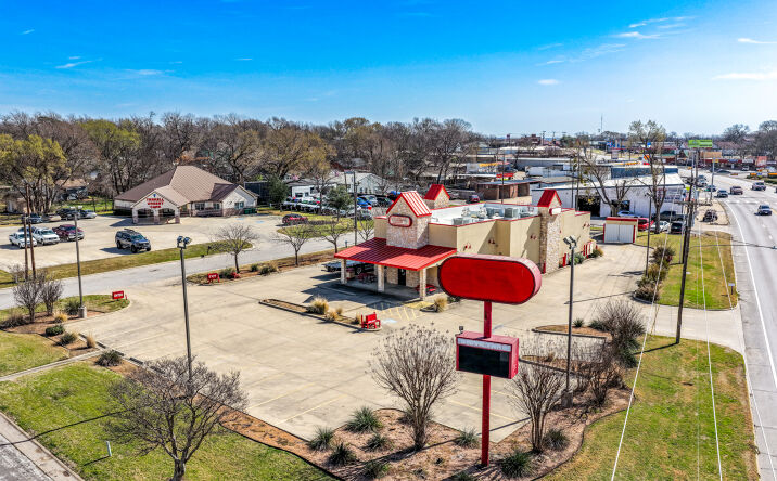 Pictures of Retail property located at 1014 W Moore Ave, Terrell, TX 75160 for sales - image #1