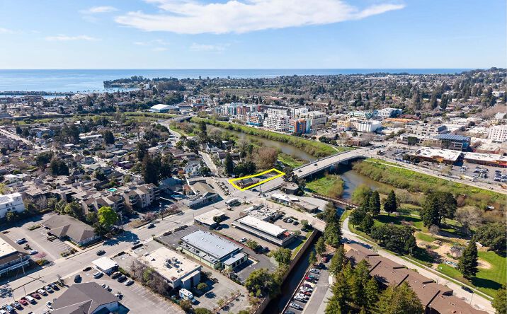 Pictures of Retail property located at 270 Soquel Ave, Santa Cruz, CA 95062 for sales - image #1