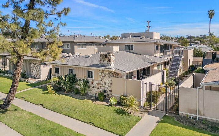 Pictures of Multifamily property located at 10630 Crenshaw Blvd, Inglewood, CA 90303 for sales - image #1