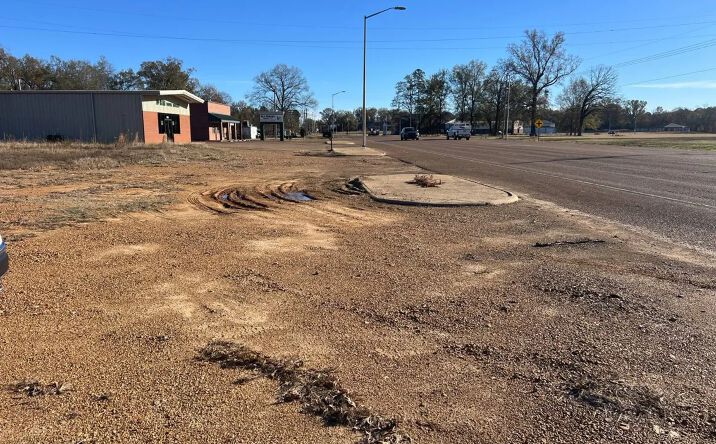 Pictures of Land property located at 3788 Commerce St, Grenada, MS 38901 for sales - image #1