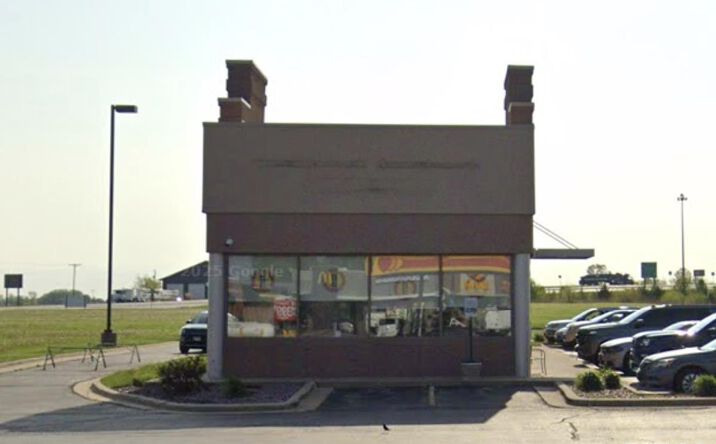 Pictures of Retail property located at 994 Ann Rutledge Drive, Williamsville, IL 62693 for sales - image #1