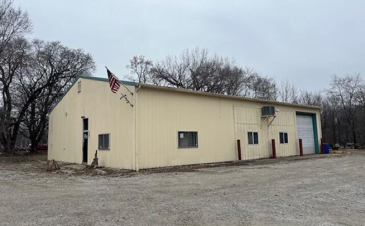 Pictures of Industrial property located at 207 Nickle Plate Avenue, Valparaiso, IN 46383 for sales - image #1