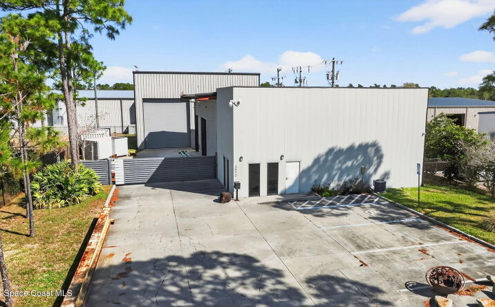 Pictures of Industrial property located at 2972 Oxbow Circle, Cocoa, FL 32926 for sales - image #1