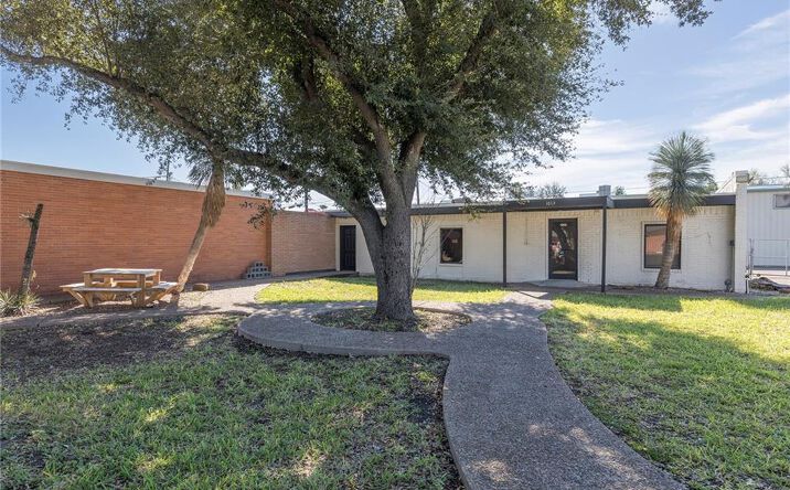 Pictures of Office, Retail property located at 1013 Sycamore Avenue, McAllen, TX 78501 for sales - image #1