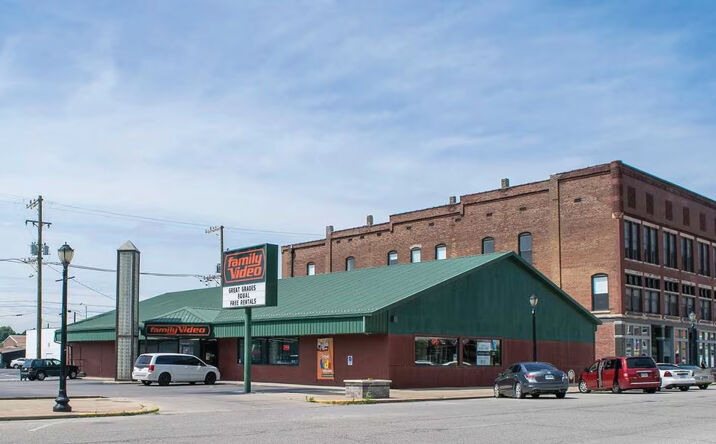 Pictures of Retail property located at 53 E Market St, Wabash, IN 46992 for sales - image #1