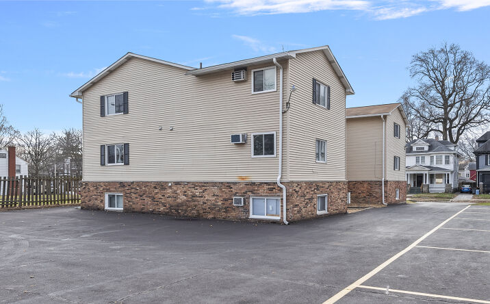 Pictures of Multifamily property located at 612 W Macon St, Decatur, IL 62522 for sales - image #1