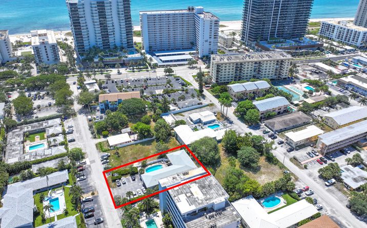 Pictures of Multifamily property located at 3226 NE 12th St, Pompano Beach, FL 33062 for sales - image #1