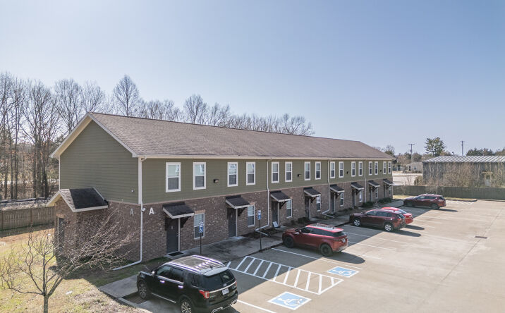 Pictures of Multifamily property located at 156 Silver St, Tullahoma, TN 37388 for sales - image #1