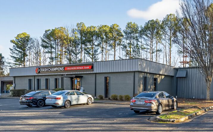 Pictures of Retail property located at 942 Hurricane Shoals Rd NE, Lawrenceville, GA 30043 for sales - image #1