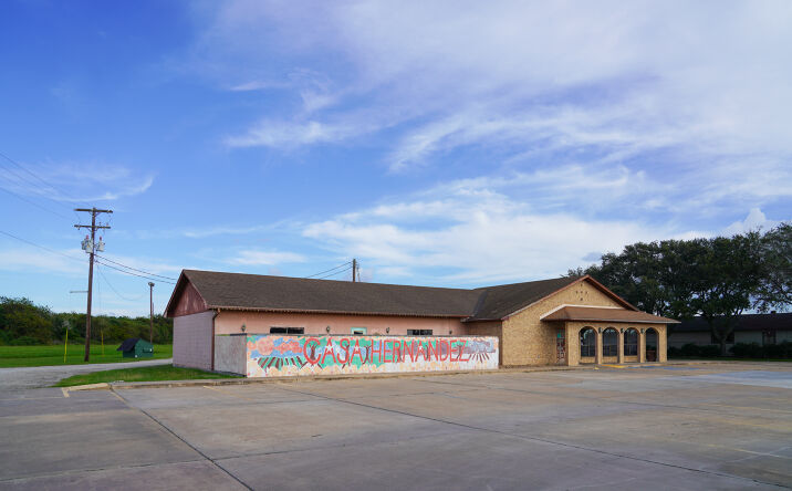 Pictures of Retail property located at 1006 West Loop, El Campo, TX 77437 for sales - image #1