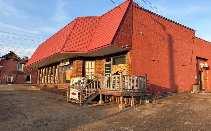 Pictures of Industrial, Retail property located at 113 S Forrest Ave., Camden, TN 38320 for sales - image #1