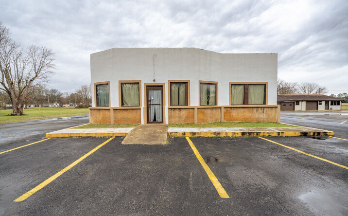 Pictures of Retail property located at 116 Hwy 45 S, Bradford, TN 38316 for sales - image #1