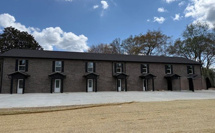 Pictures of Multifamily property located at 1416 E Lincoln St, Tullahoma, TN 37388 for sales - image #1