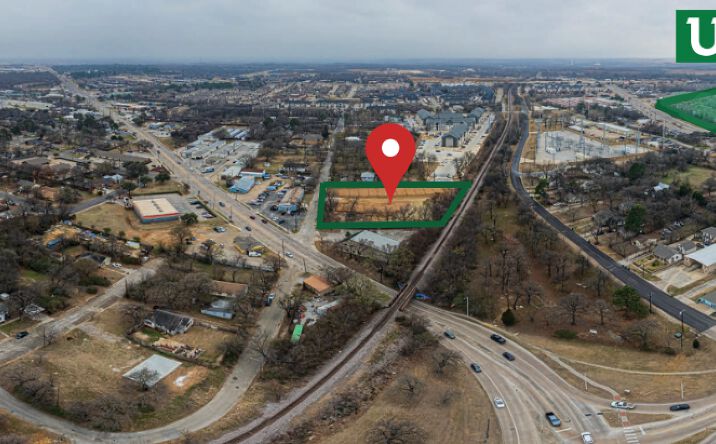 Pictures of Land property located at 1008 Johnson St, Denton, TX 76205 for sales - image #1