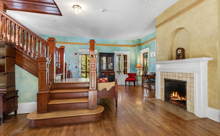 Pictures of Hospitality property located at 620 N Tubb St, Oakland, FL 34760 for sales - image #1