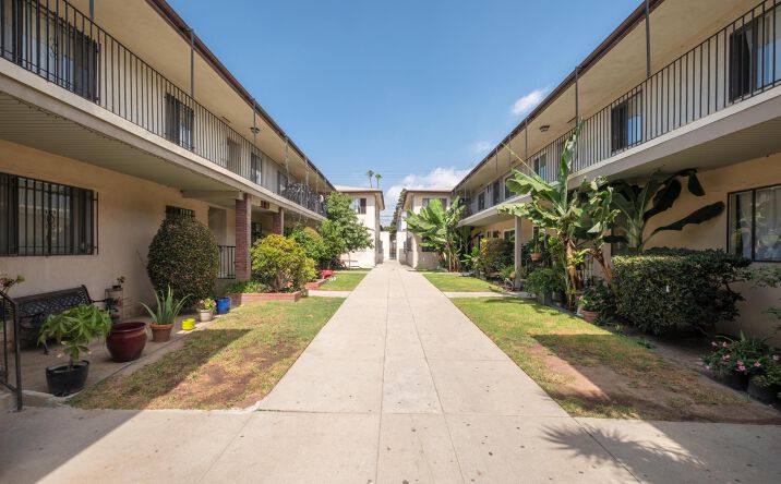 Pictures of Multifamily property located at 625 E 99th St, Inglewood, CA 90301 for sales - image #1