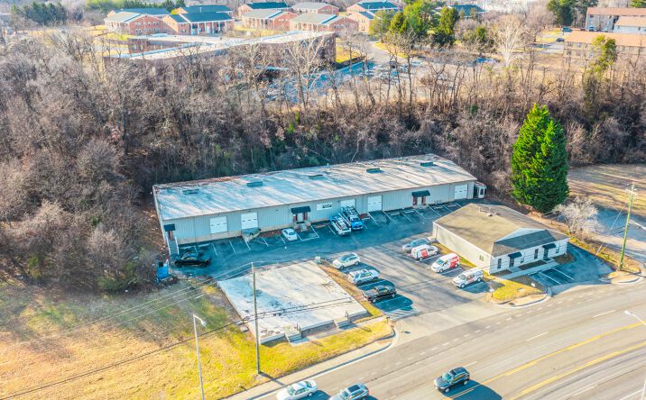 Pictures of Industrial, Office, Retail property located at 3783 Peters Creek Rd, Roanoke, VA 24018 for sales - image #1